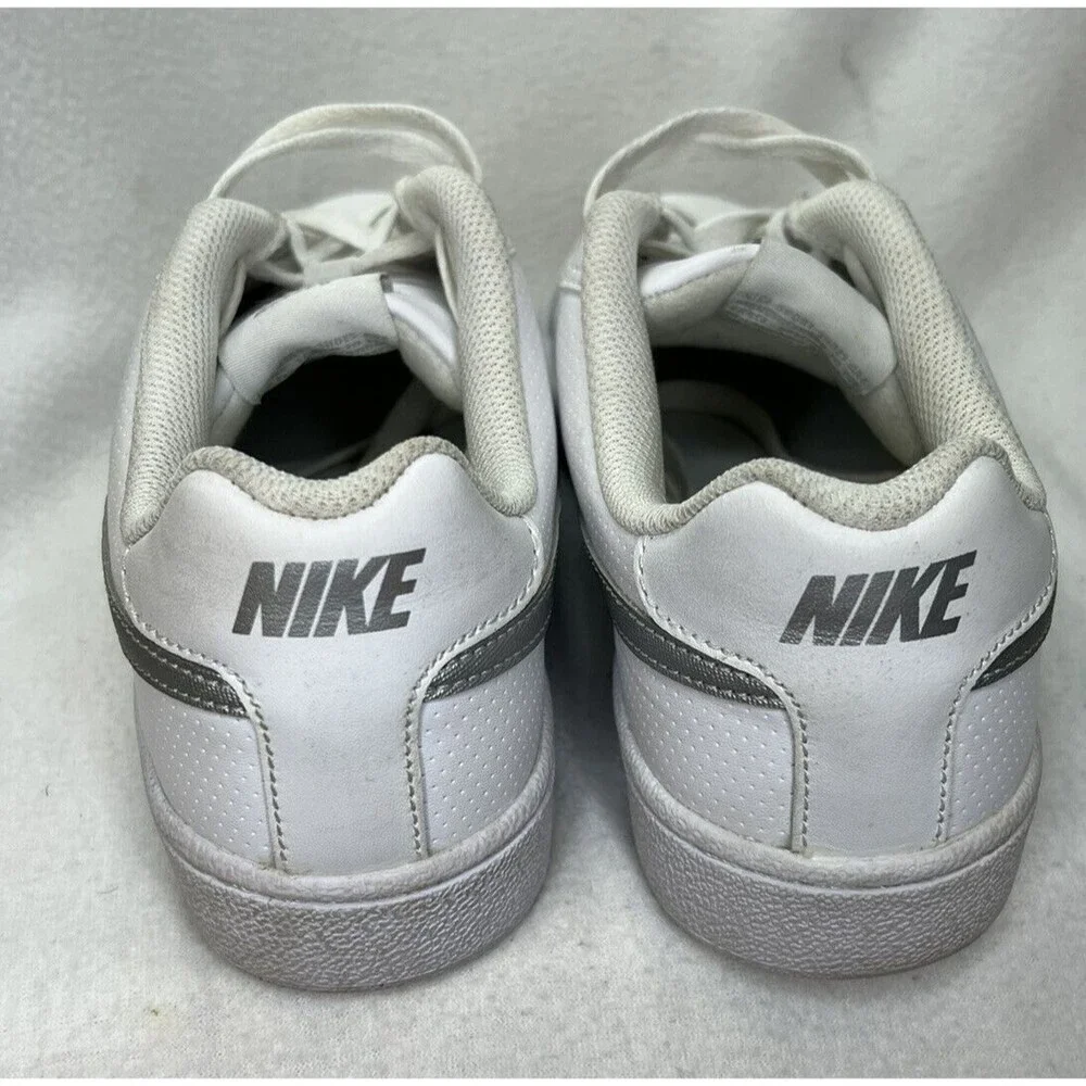 Nike Court Royale Women's Size 8 White/Metallic Silver‎ Sneakers 749867-100
